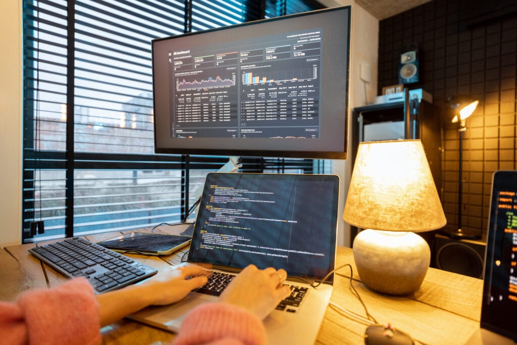 - Techie Consulting Group - female programmer writing programming code at cozy 2023 11 27 04 52 06 utc - Virtuelle Agenter